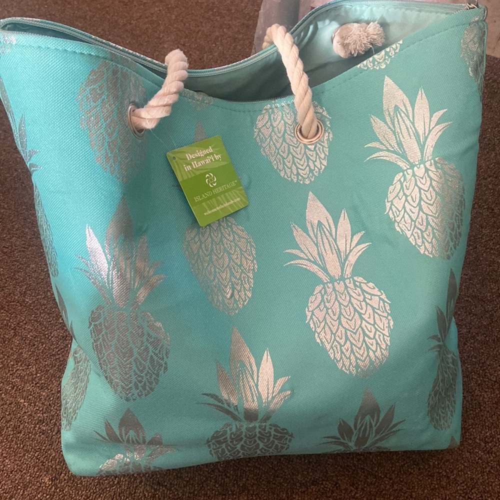 Blue pineapple zipper bag